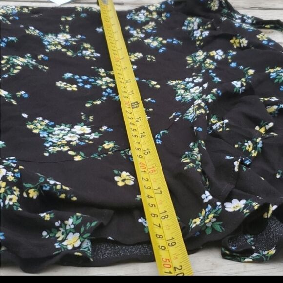 NEW 16 BANANA REPUBLIC RUFFLE WRAP BLACK BLUE GREEN flower Floral Mini Skirt NWT - Picture 3 of 12
